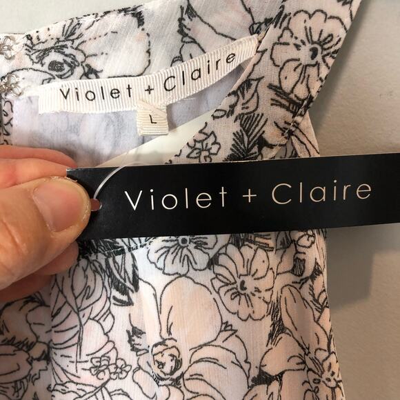 Violet and Claire Floral Tank - Picture 2 of 5